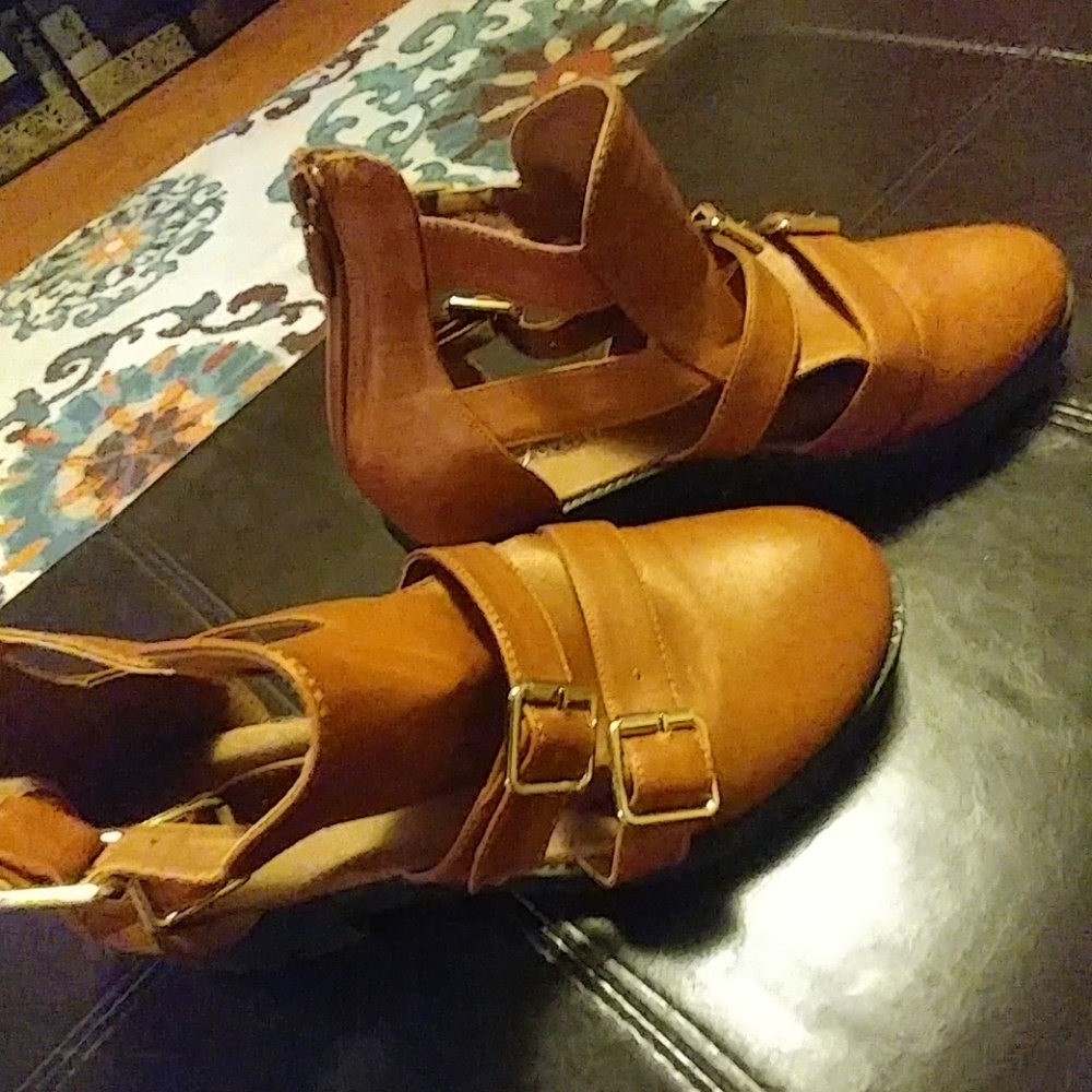 Shoe
